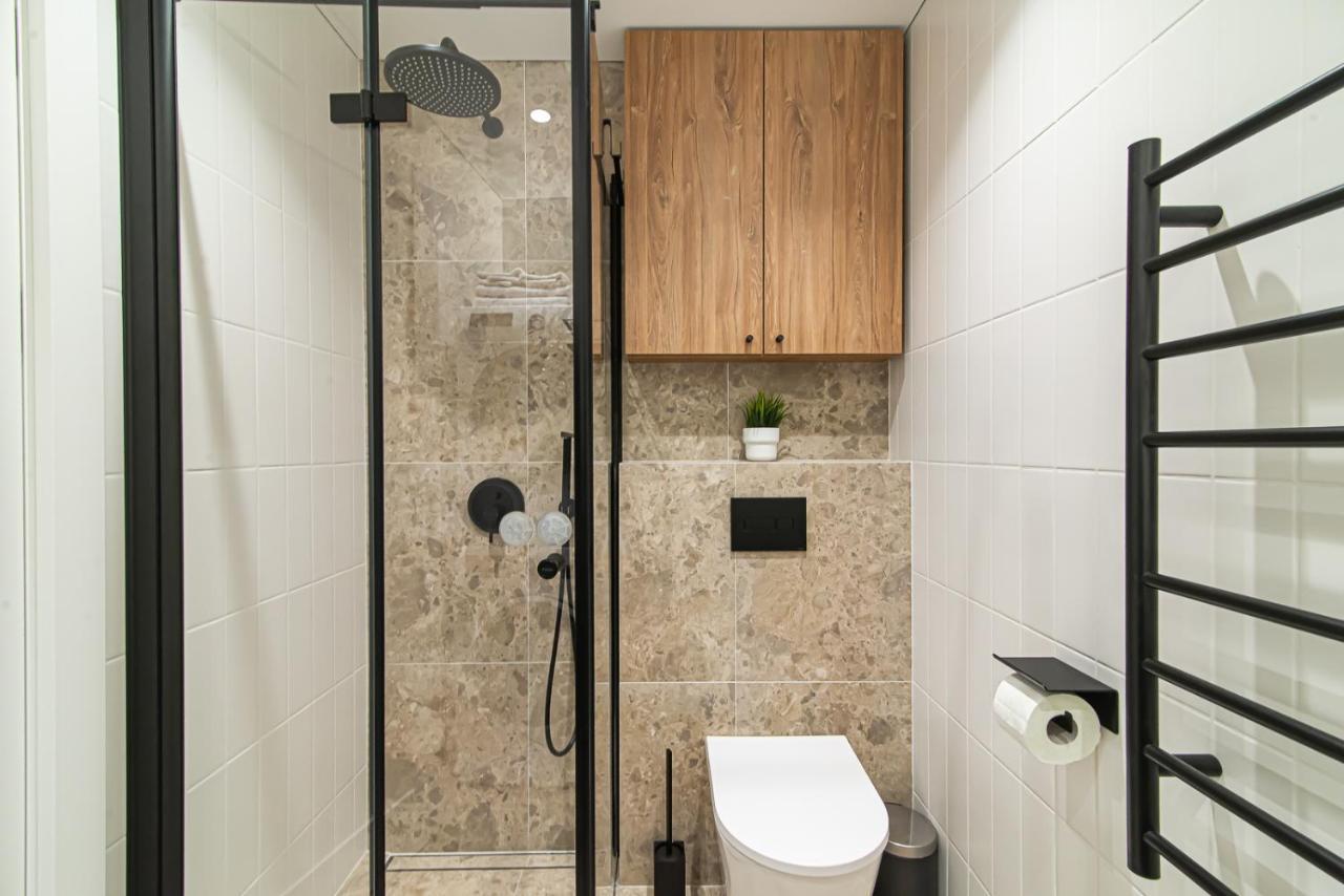 #stayhere - New & Stylish Minimalistic 1bdr Center * VNO