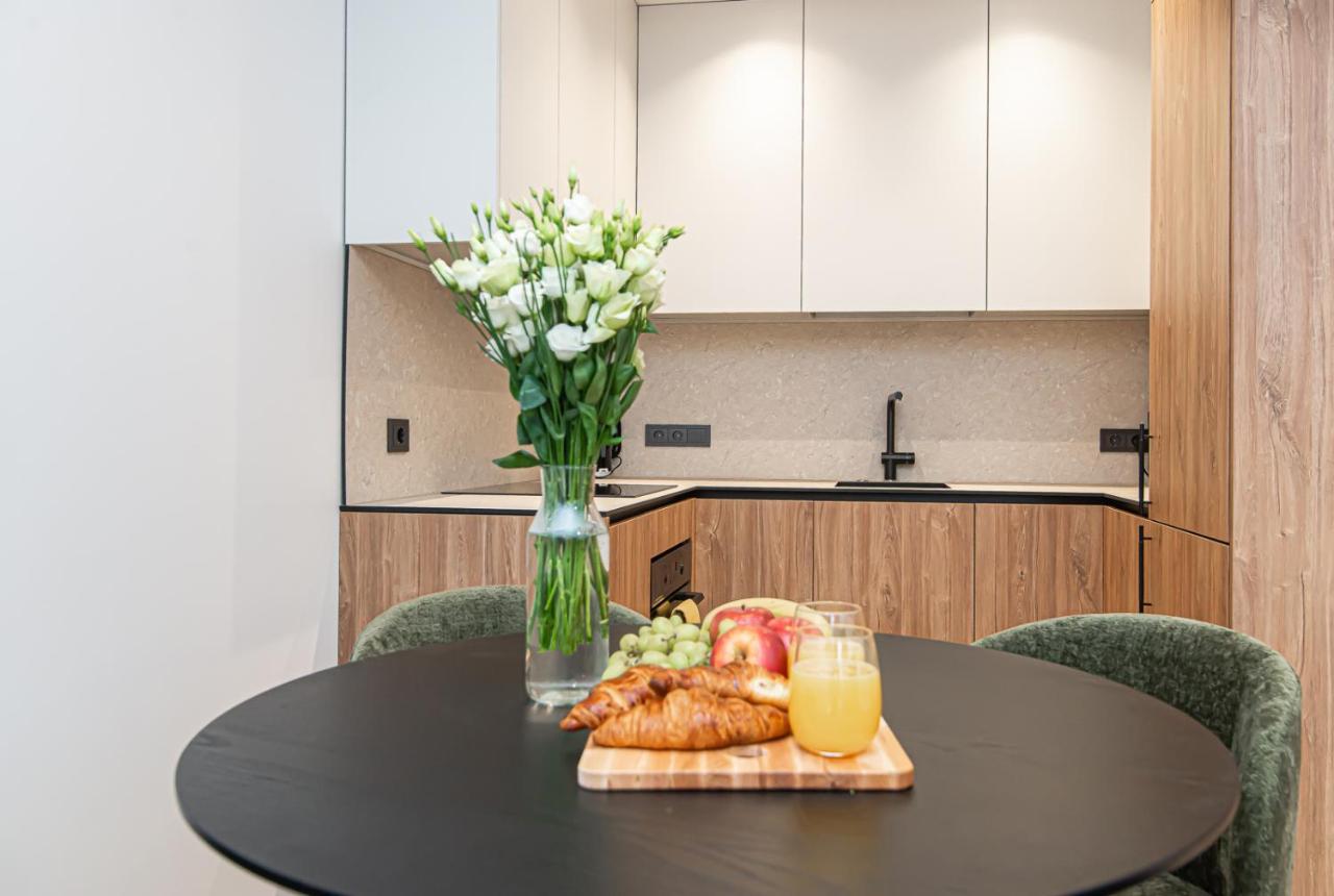 #stayhere - New & Stylish Minimalistic 1bdr Center Apartment